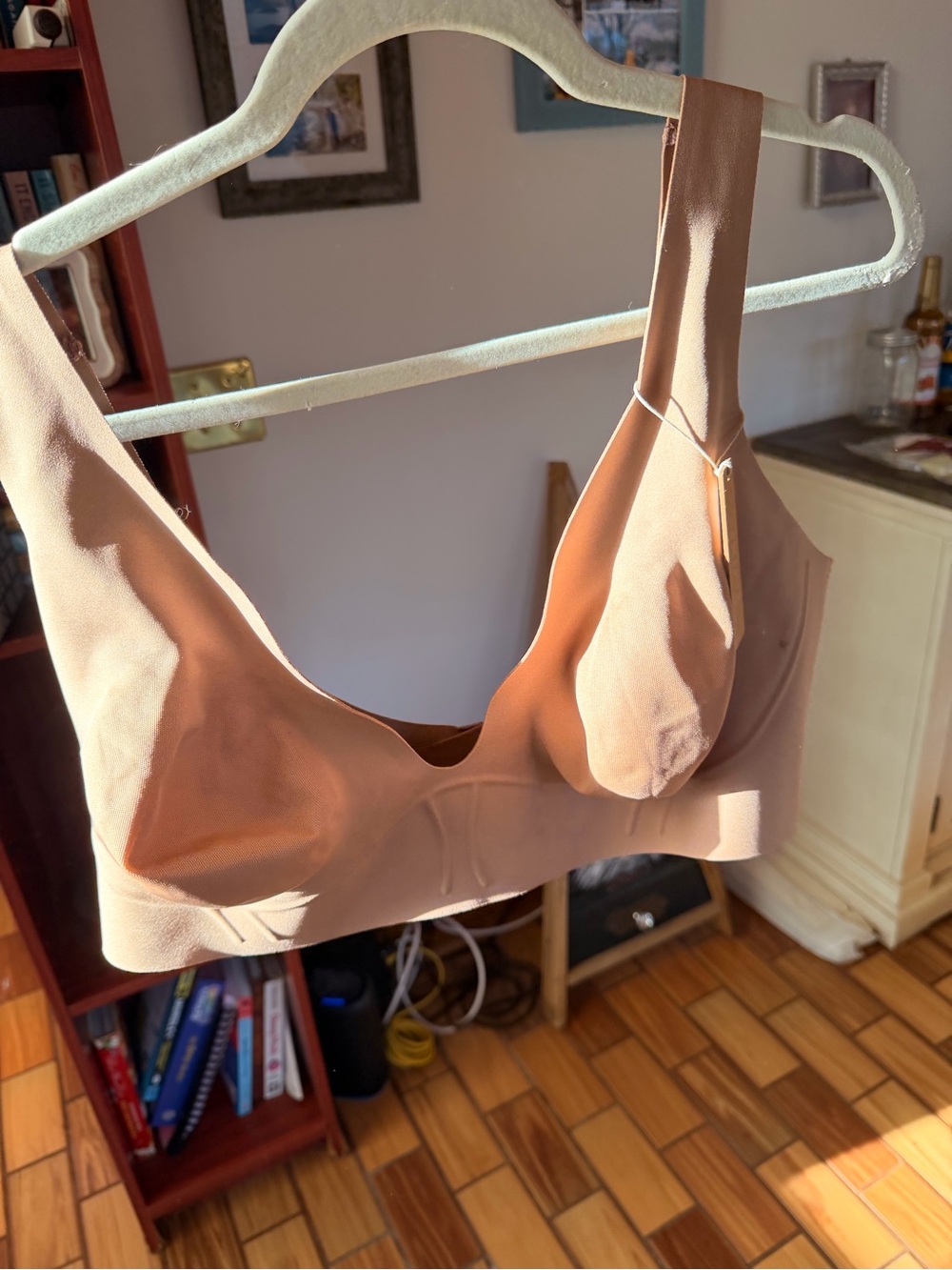 SKIMS Sculpting Wireless Bra - Light Nude